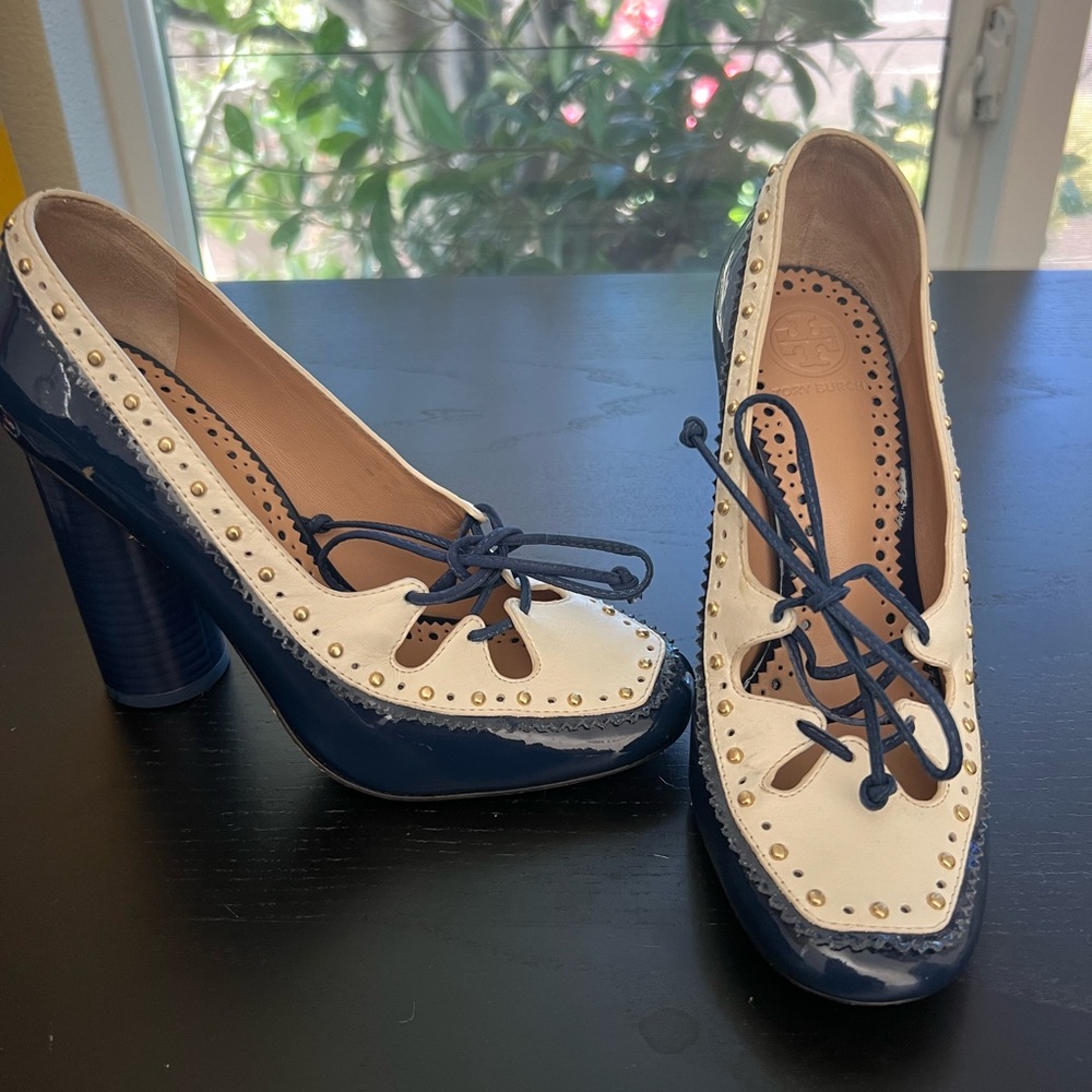 Tory Burch classy patent leather block heal. Slightly worn